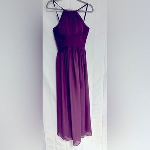 Formal/bridesmaid dress ready to impress on your next big night.